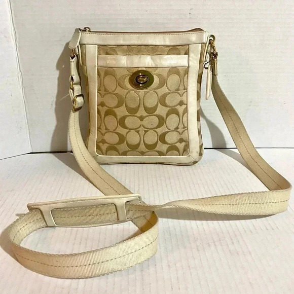 Coach vintage CC signature print canvas crossbody handbag - Picture 1 of 9